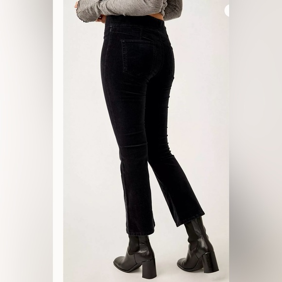 Free People-In My Feelings- Black cropped boot cut velvet pants.Size Large - Picture 4 of 10